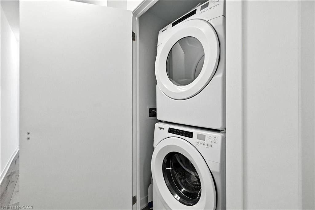 Ph06-405 Dundas Street W, Oakville, ON - Indoor Photo Showing Laundry Room