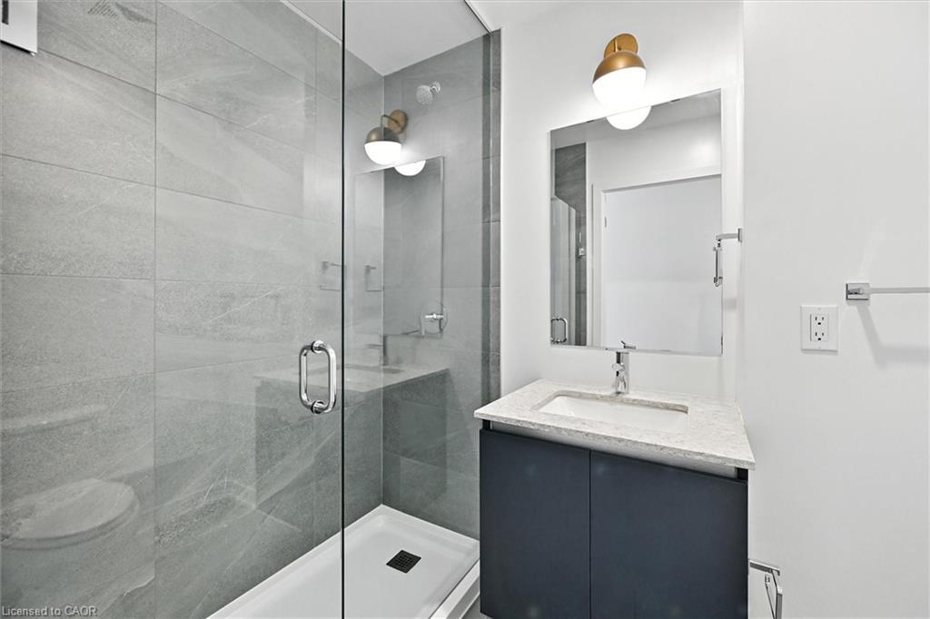 Ph06-405 Dundas Street W, Oakville, ON - Indoor Photo Showing Bathroom