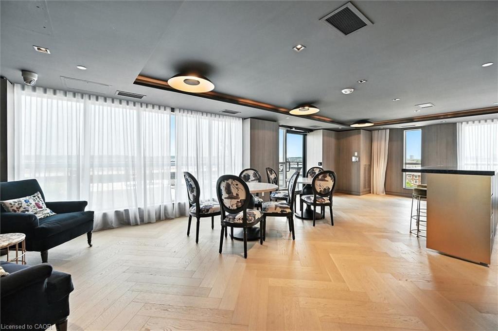 Ph06-405 Dundas Street W, Oakville, ON - Indoor