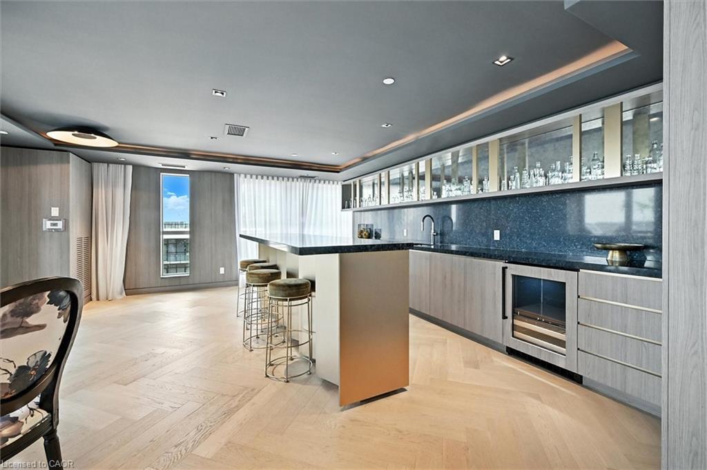 Ph06-405 Dundas Street W, Oakville, ON - Indoor Photo Showing Kitchen