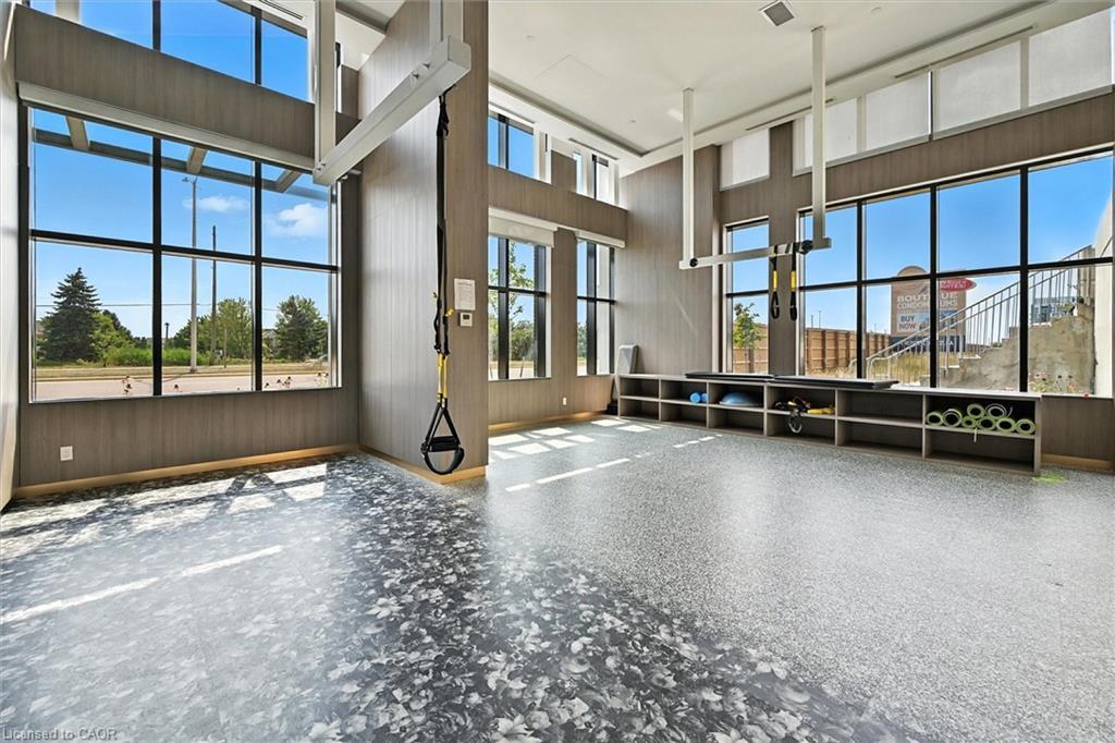 Ph06-405 Dundas Street W, Oakville, ON - Indoor Photo Showing Other Room