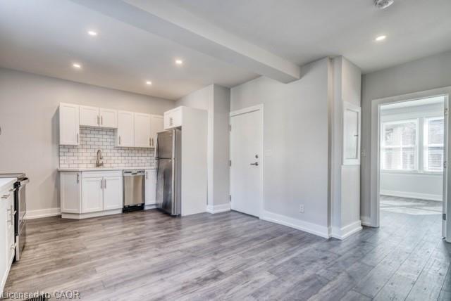 2-23 Gibson Avenue, Hamilton, ON - Indoor Photo Showing Kitchen With Upgraded Kitchen