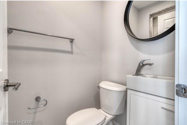 2-23 Gibson Avenue, Hamilton, ON - Indoor Photo Showing Bathroom
