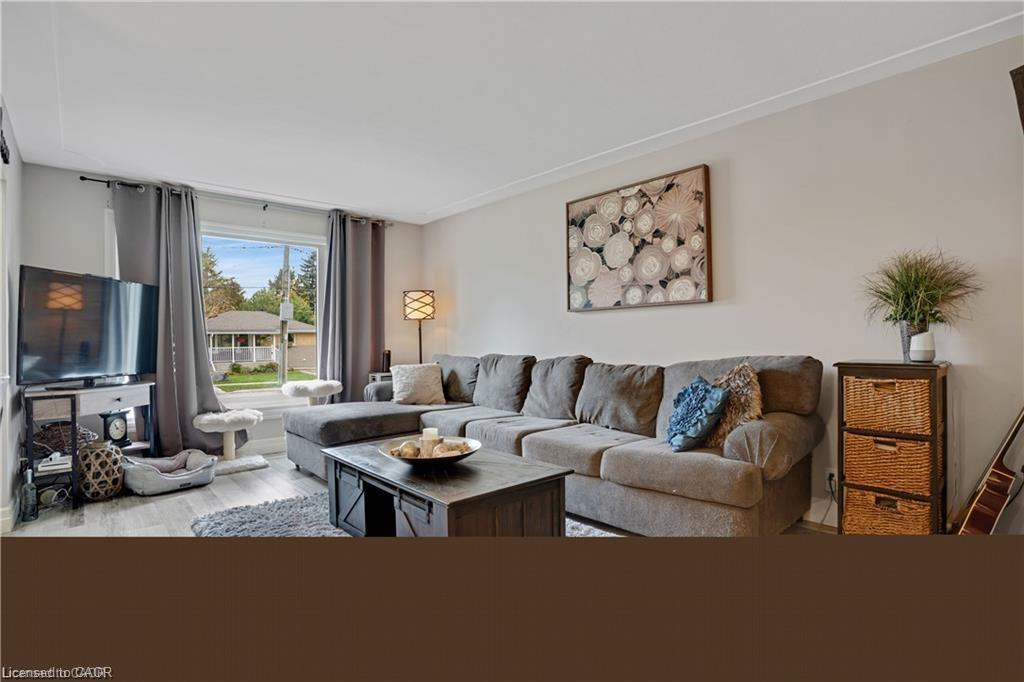 111 Franklin Street N, Kitchener, ON - Indoor Photo Showing Living Room