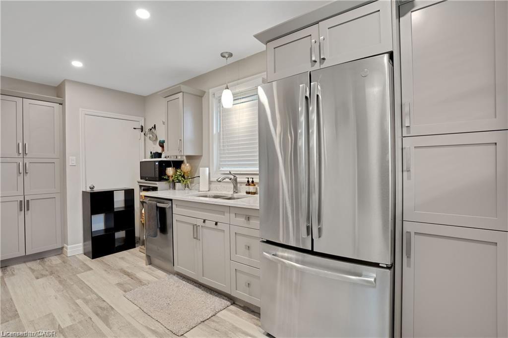 111 Franklin Street N, Kitchener, ON - Indoor Photo Showing Kitchen