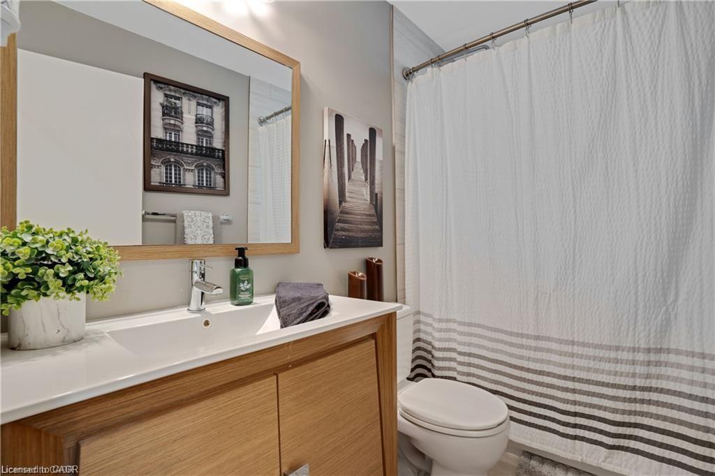 111 Franklin Street N, Kitchener, ON - Indoor Photo Showing Bathroom