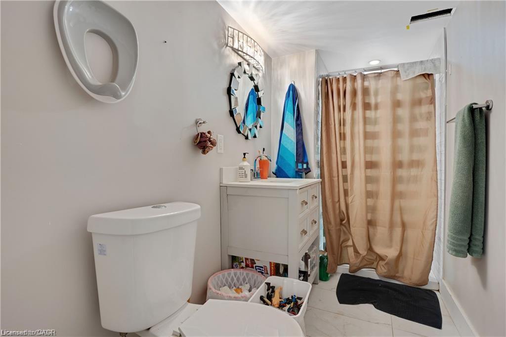 111 Franklin Street N, Kitchener, ON - Indoor Photo Showing Bathroom