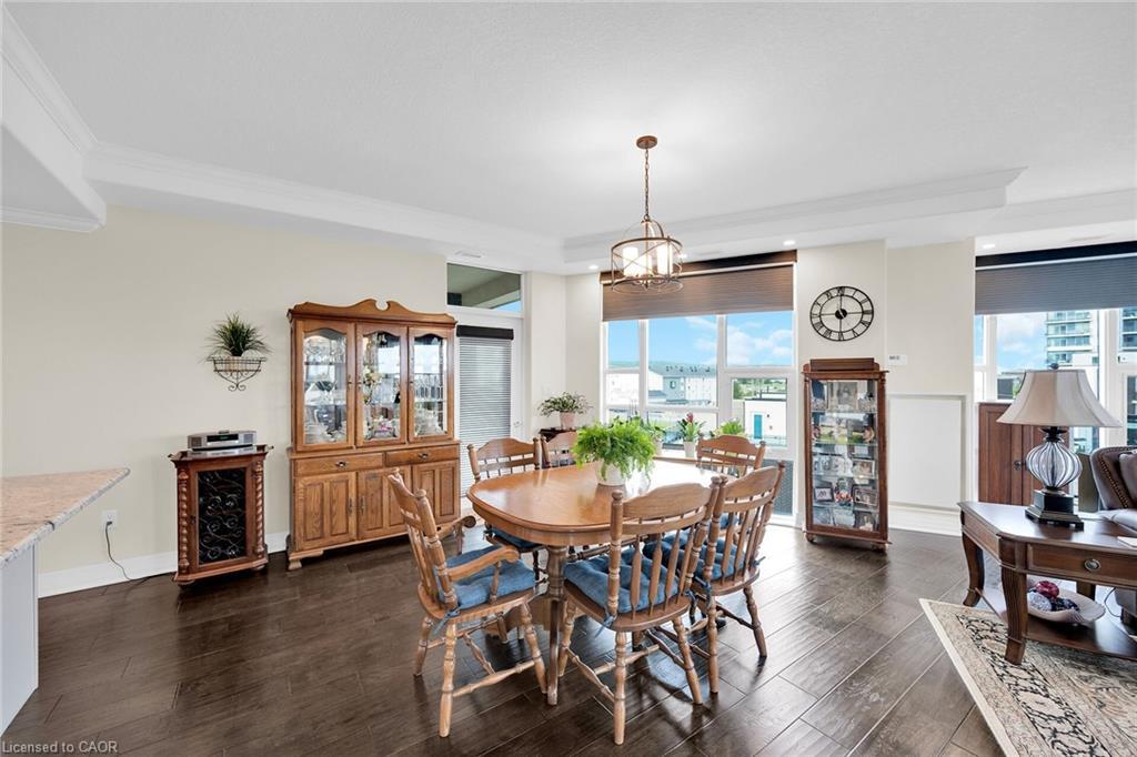 408-10 Concord Place, Grimsby, ON - Indoor Photo Showing Dining Room