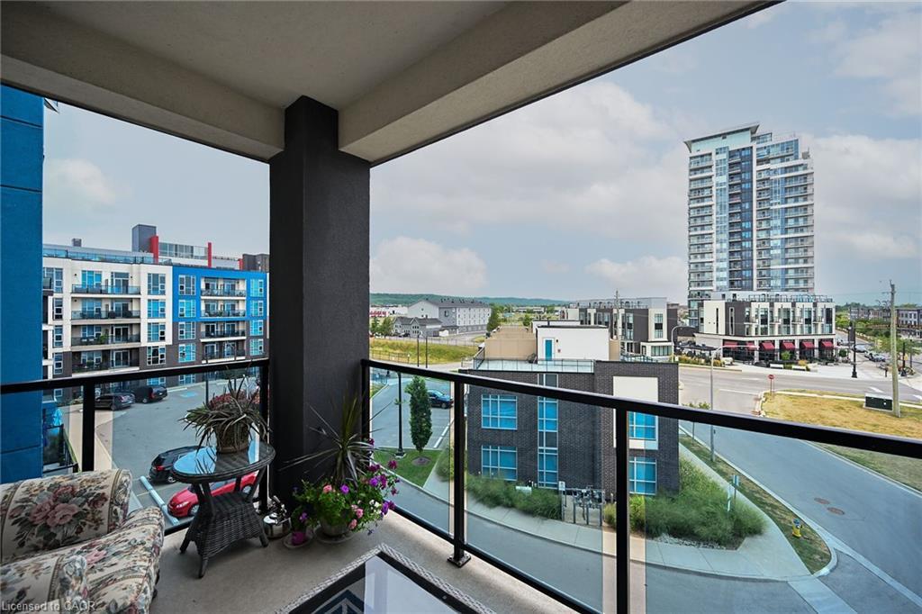 408-10 Concord Place, Grimsby, ON - Outdoor