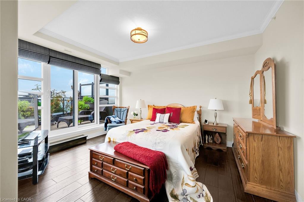 408-10 Concord Place, Grimsby, ON - Indoor Photo Showing Bedroom