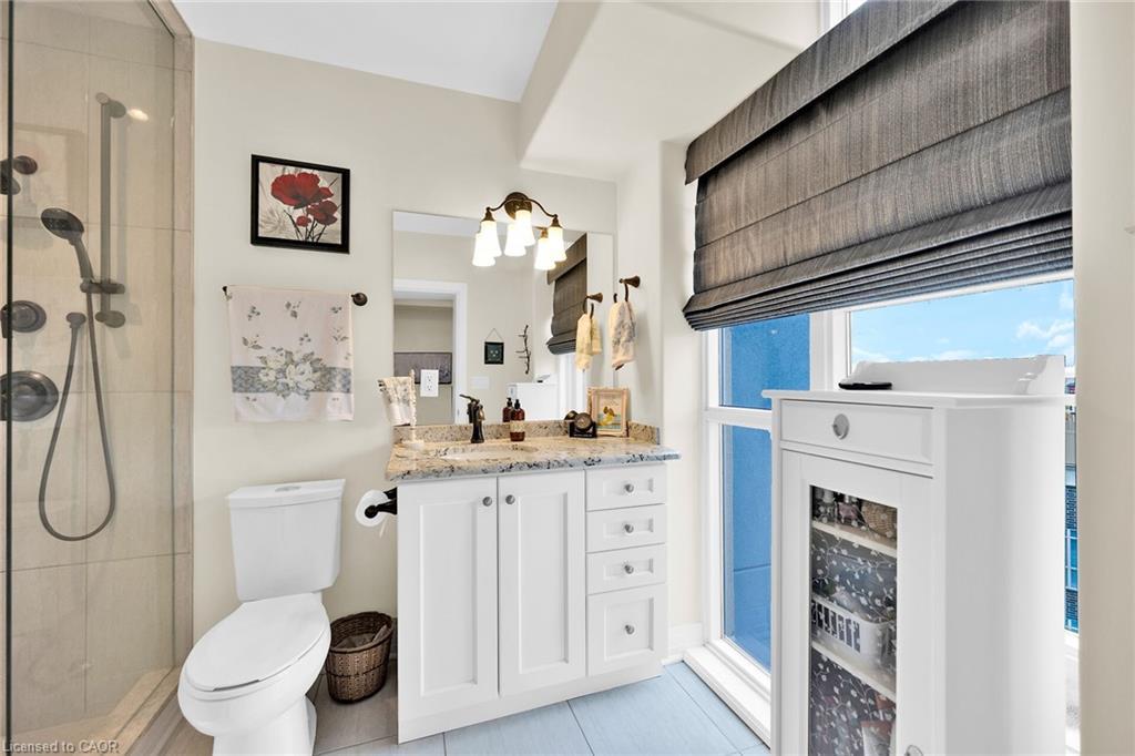 408-10 Concord Place, Grimsby, ON - Indoor Photo Showing Bathroom
