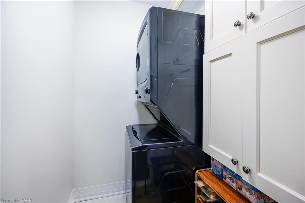 408-10 Concord Place, Grimsby, ON - Indoor