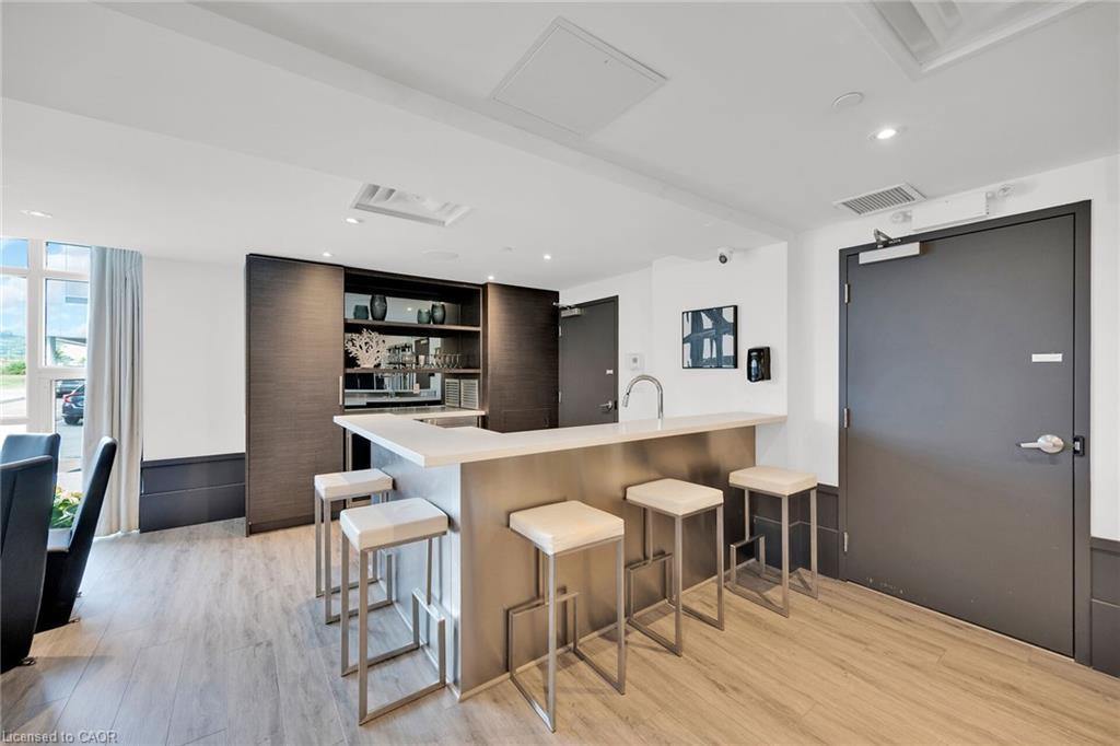 408-10 Concord Place, Grimsby, ON - Indoor