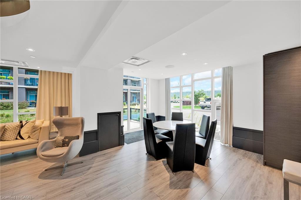 408-10 Concord Place, Grimsby, ON - Indoor