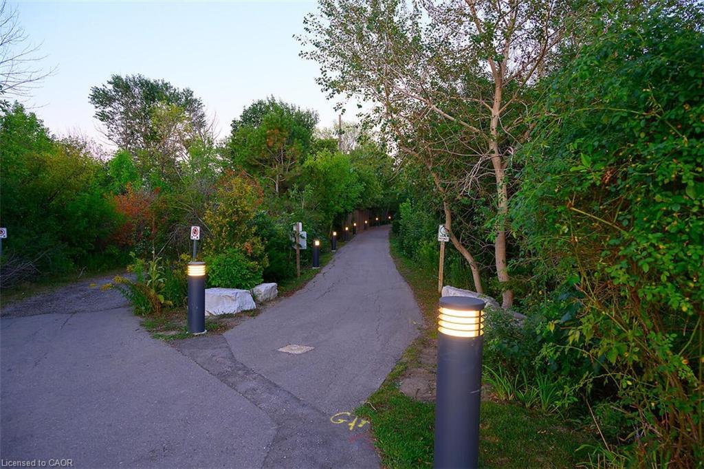 408-10 Concord Place, Grimsby, ON - Outdoor