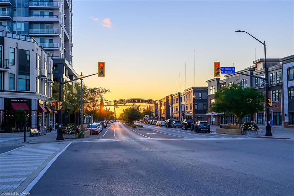 408-10 Concord Place, Grimsby, ON - Outdoor