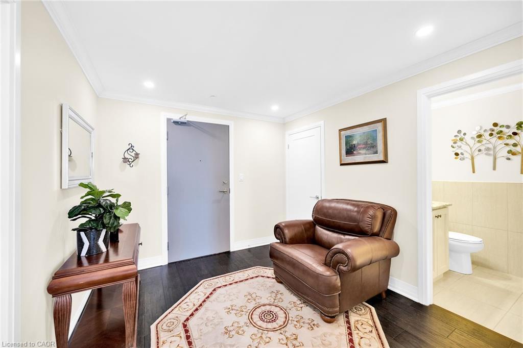 408-10 Concord Place, Grimsby, ON - Indoor