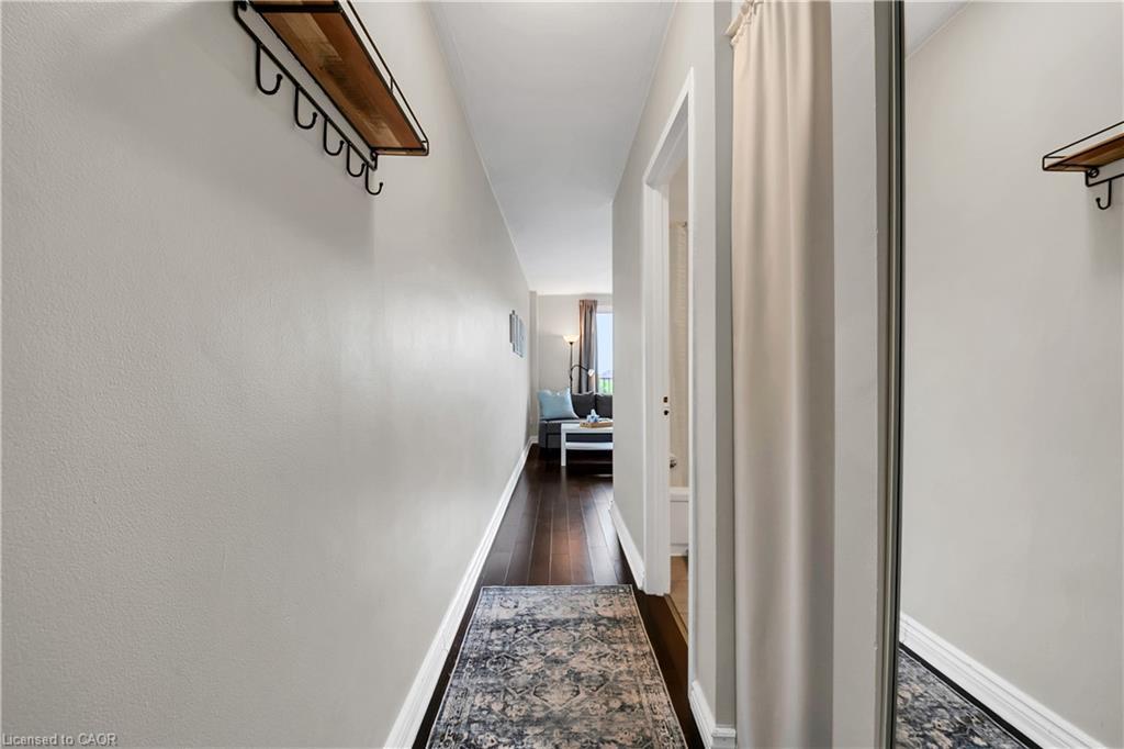 806-141 Catharine Street S, Hamilton, ON - Indoor Photo Showing Other Room
