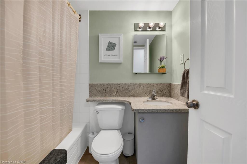 806-141 Catharine Street S, Hamilton, ON - Indoor Photo Showing Bathroom