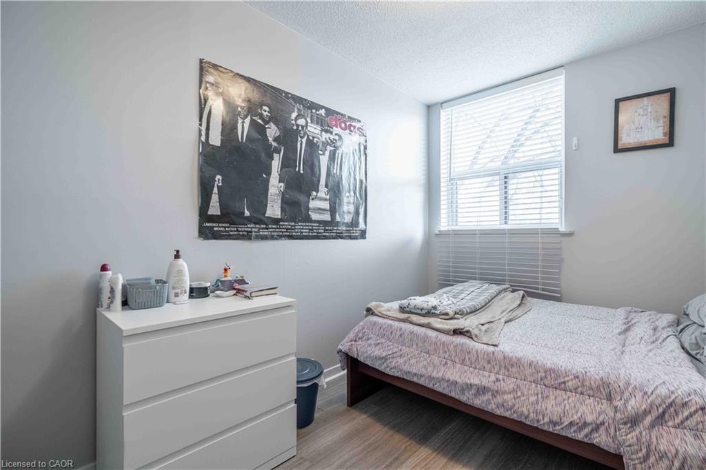 502-23 Main Street, Dundas, ON - Indoor Photo Showing Bedroom