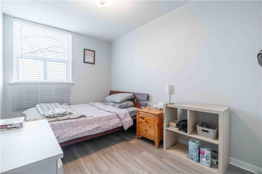 502-23 Main Street, Dundas, ON - Indoor Photo Showing Bedroom