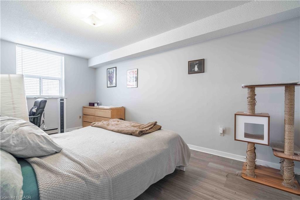 502-23 Main Street, Dundas, ON - Indoor Photo Showing Bedroom
