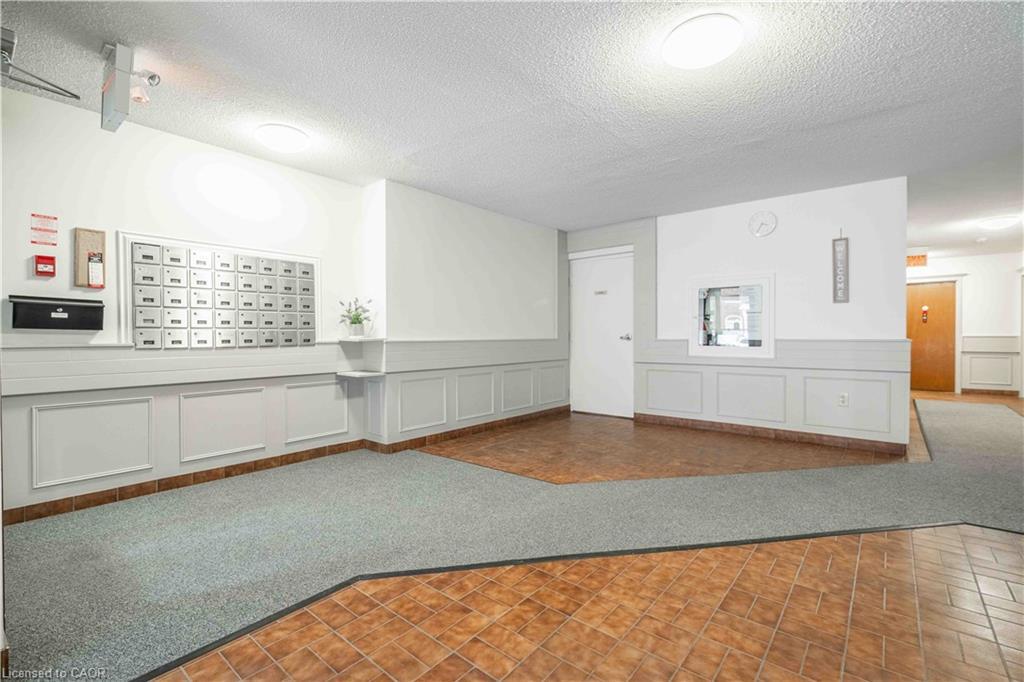 502-23 Main Street, Dundas, ON - Indoor Photo Showing Other Room