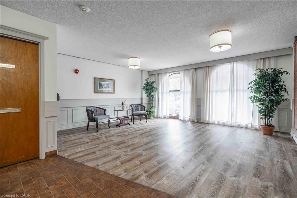 502-23 Main Street, Dundas, ON - Indoor