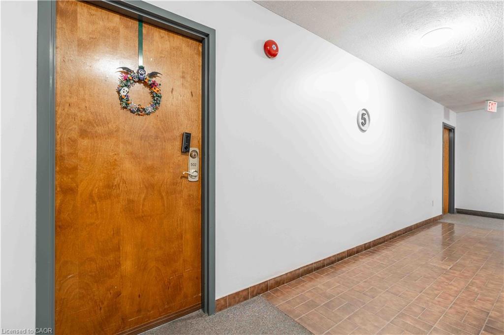 502-23 Main Street, Dundas, ON - Indoor Photo Showing Other Room