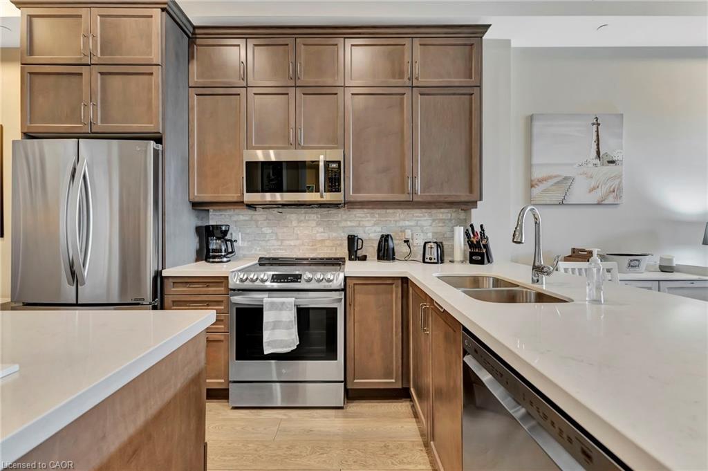 117-85B Morrell Street, Brantford, ON - Indoor Photo Showing Kitchen With Double Sink