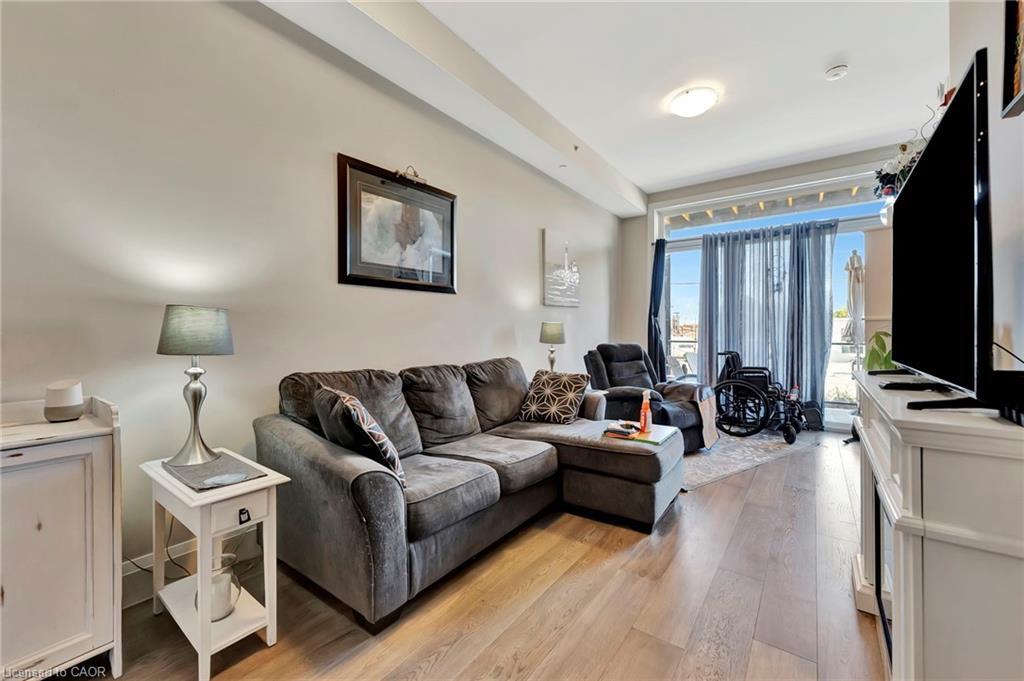 117-85B Morrell Street, Brantford, ON - Indoor Photo Showing Living Room