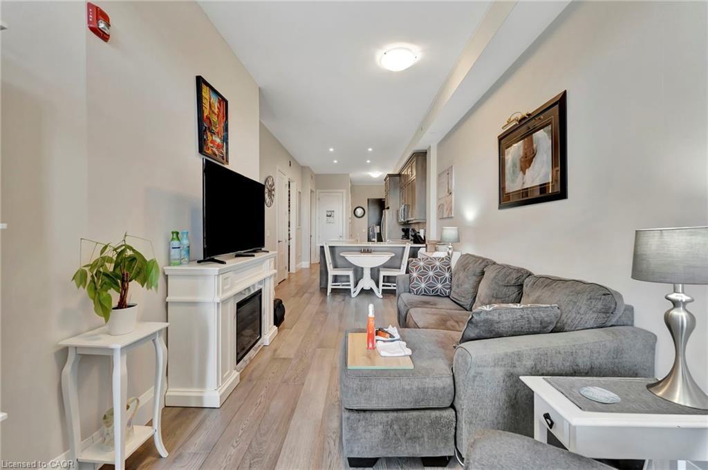 117-85B Morrell Street, Brantford, ON - Indoor Photo Showing Living Room