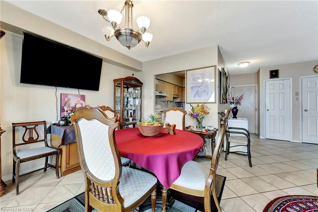 902-9 Bonheur Court, Brantford, ON - Indoor Photo Showing Dining Room