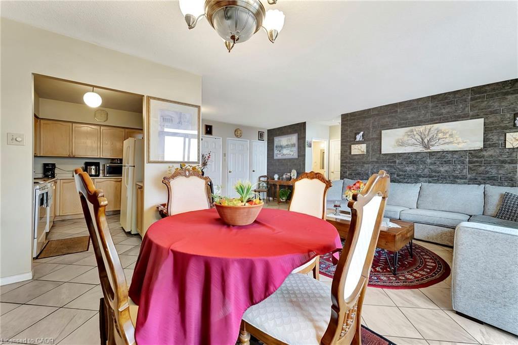902-9 Bonheur Court, Brantford, ON - Indoor Photo Showing Dining Room
