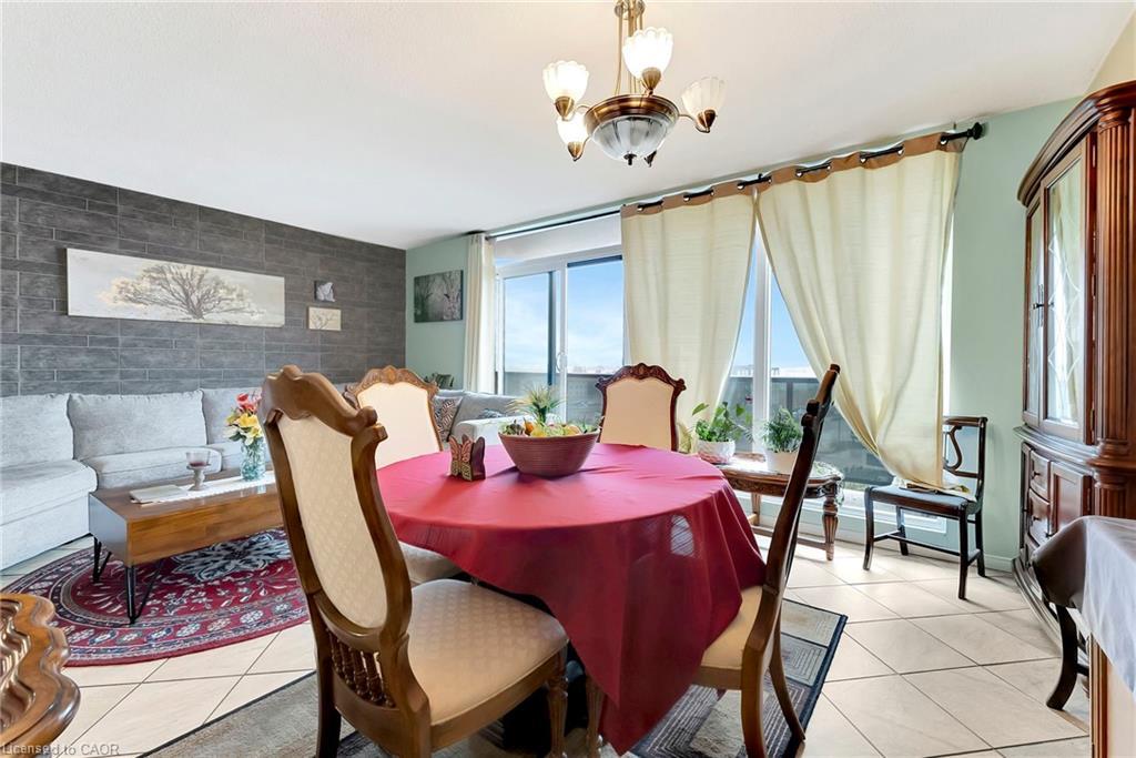 902-9 Bonheur Court, Brantford, ON - Indoor Photo Showing Dining Room