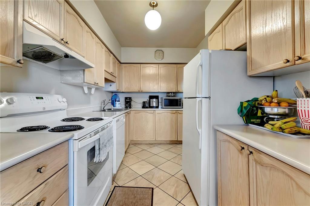 902-9 Bonheur Court, Brantford, ON - Indoor Photo Showing Kitchen