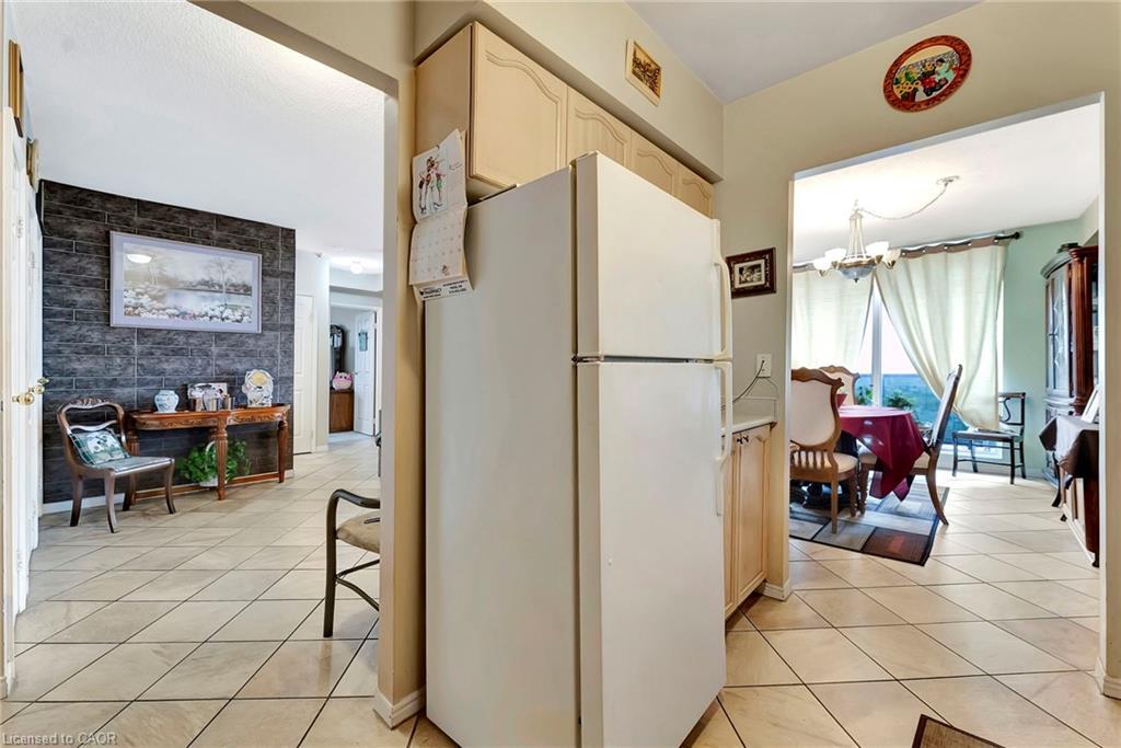 902-9 Bonheur Court, Brantford, ON - Indoor