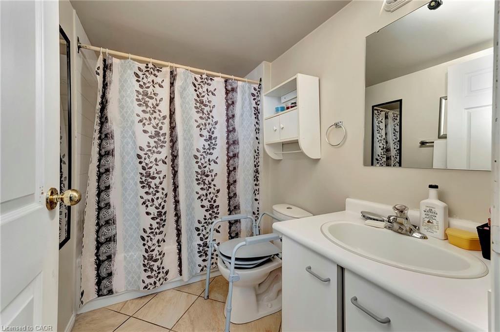 902-9 Bonheur Court, Brantford, ON - Indoor Photo Showing Bathroom