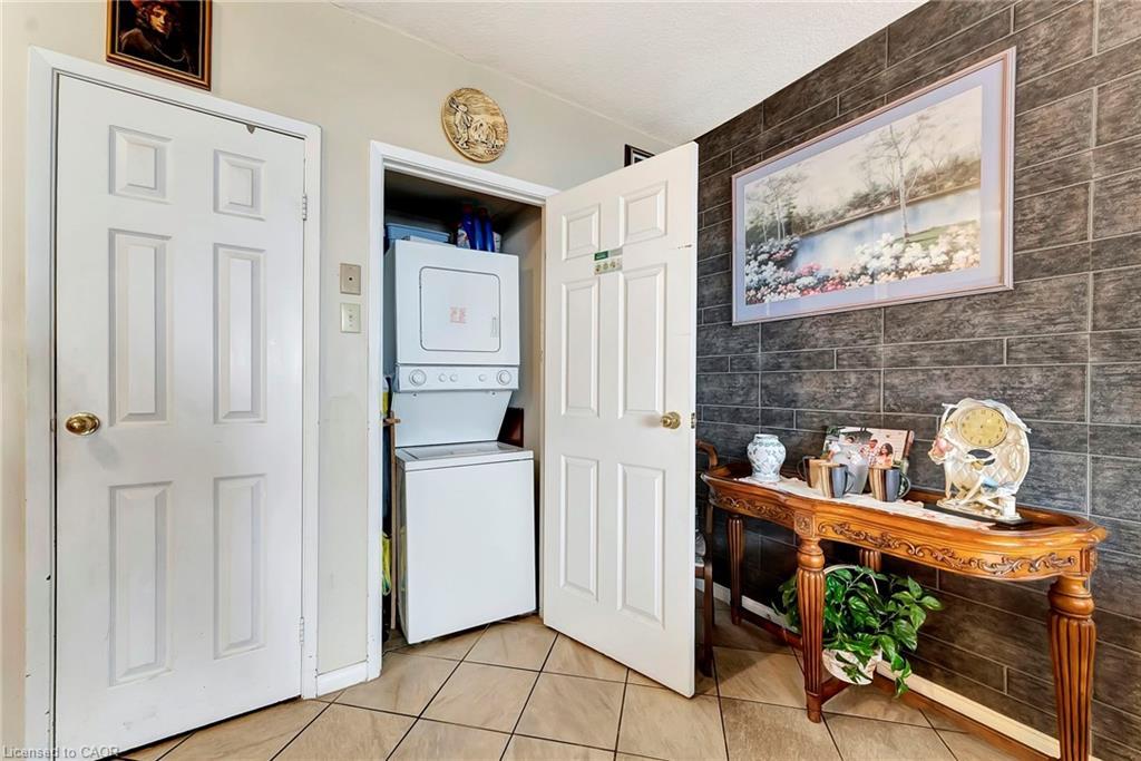 902-9 Bonheur Court, Brantford, ON - Indoor Photo Showing Laundry Room