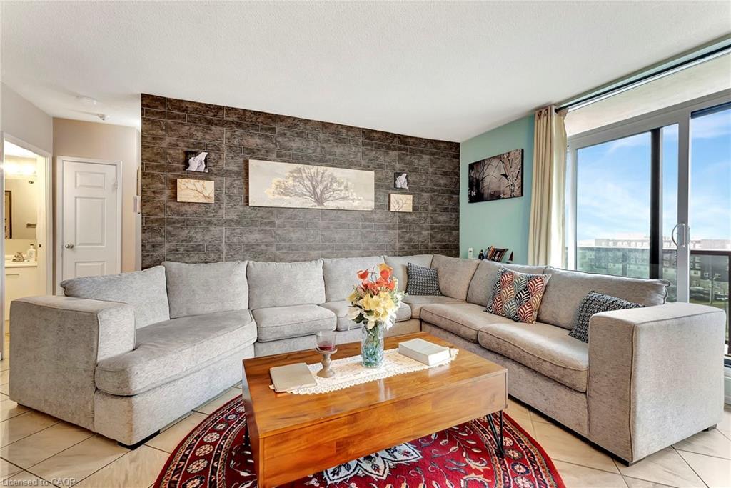 902-9 Bonheur Court, Brantford, ON - Indoor Photo Showing Living Room
