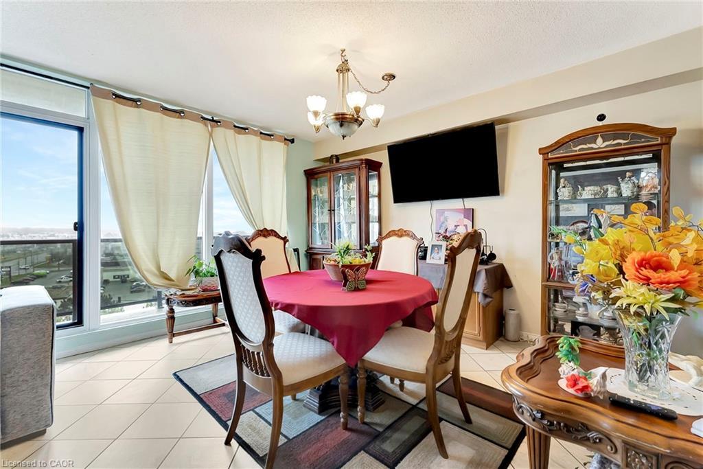 902-9 Bonheur Court, Brantford, ON - Indoor Photo Showing Dining Room
