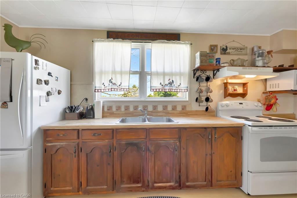 689 Sheffield Road, Troy, ON - Indoor Photo Showing Kitchen With Double Sink
