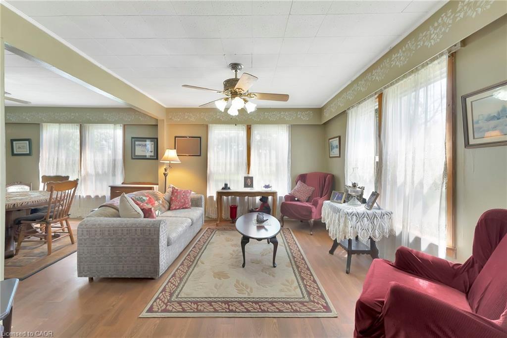 689 Sheffield Road, Troy, ON - Indoor Photo Showing Living Room
