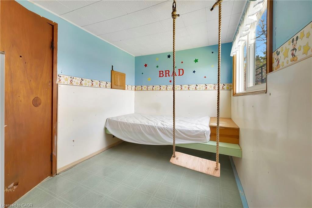 689 Sheffield Road, Troy, ON - Indoor Photo Showing Bedroom