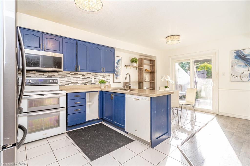 317 Bankside Drive, Kitchener, ON - Indoor Photo Showing Kitchen