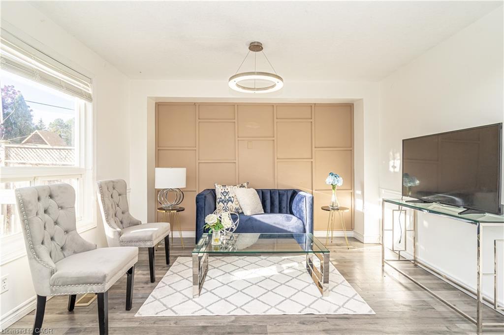 317 Bankside Drive, Kitchener, ON - Indoor Photo Showing Living Room