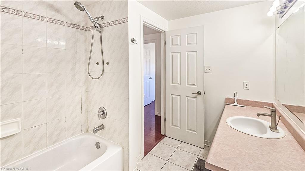 317 Bankside Drive, Kitchener, ON - Indoor Photo Showing Bathroom