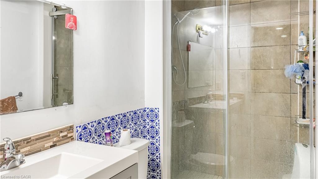 317 Bankside Drive, Kitchener, ON - Indoor Photo Showing Bathroom