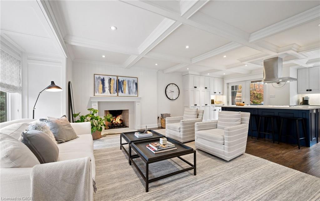 735 George Street, Burlington, ON - Indoor Photo Showing Living Room With Fireplace