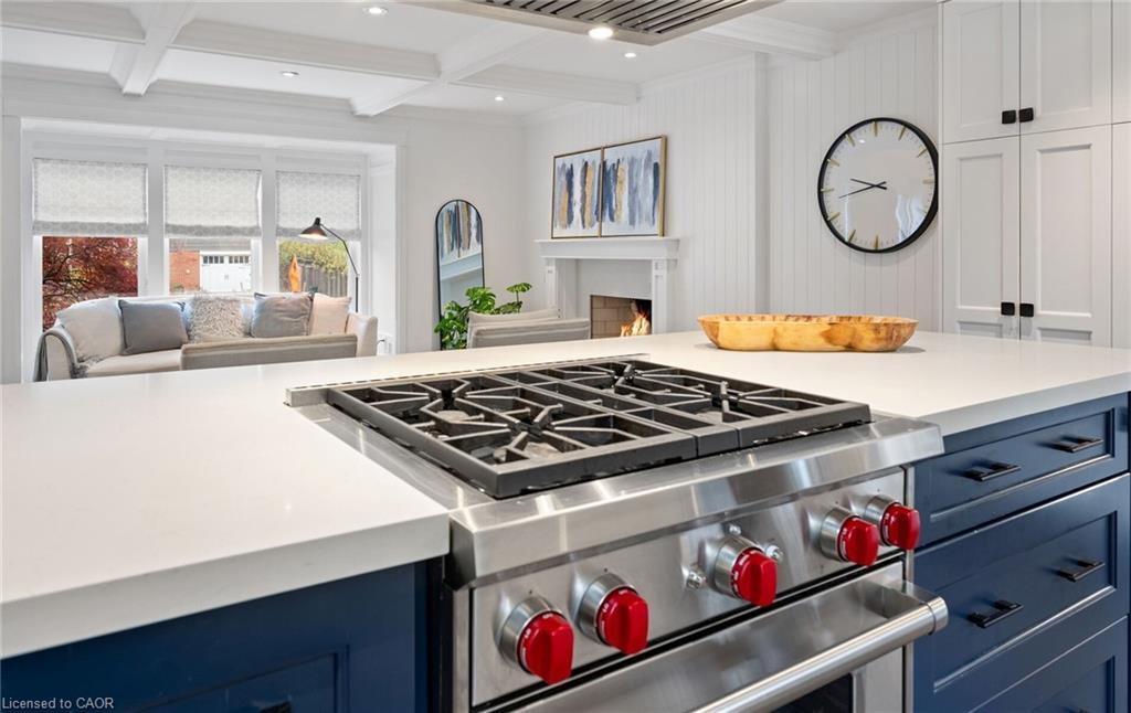 735 George Street, Burlington, ON - Indoor Photo Showing Kitchen